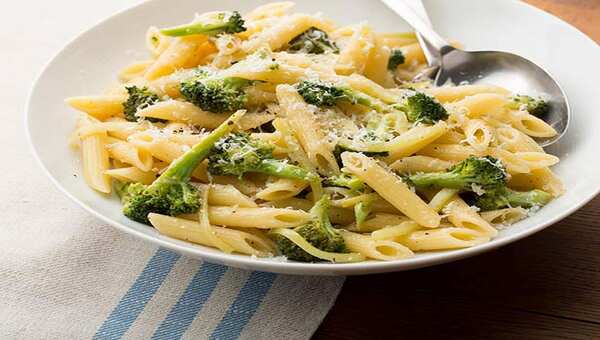 How to Make Broccoli and Garlic Pasta