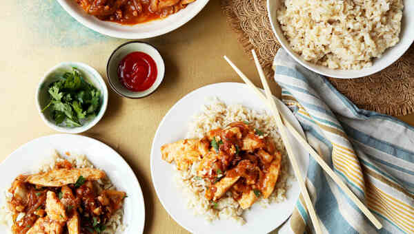 How To Make Sriracha-glazed Chicken And Onions Over Long-grain Rice