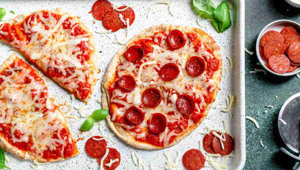 How To Make Easy Pita Bread Pizza