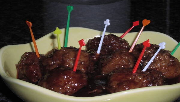 How To Make Appetizer Grape Jelly And Chili Sauce Meatballs Or Lil Smokies