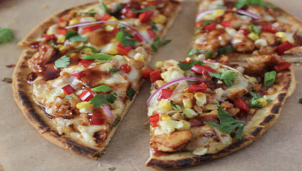 How To Make Grilled Chicken Flatbread Pizzas