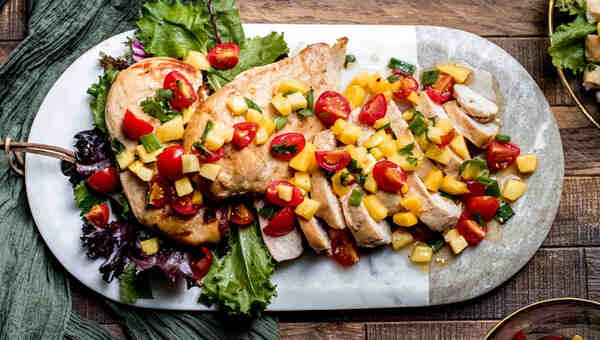 How To Make Grilled Chicken Breast With Spicy Pineapple Mango Salsa