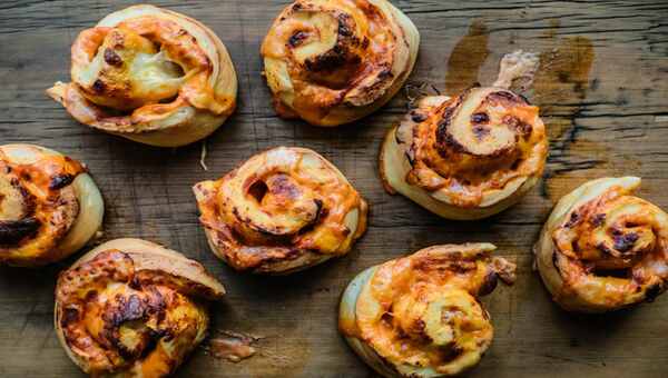How To Make Pizza Scrolls
