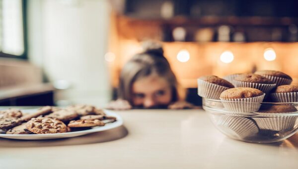 How to Manage Emotional Eating Triggers