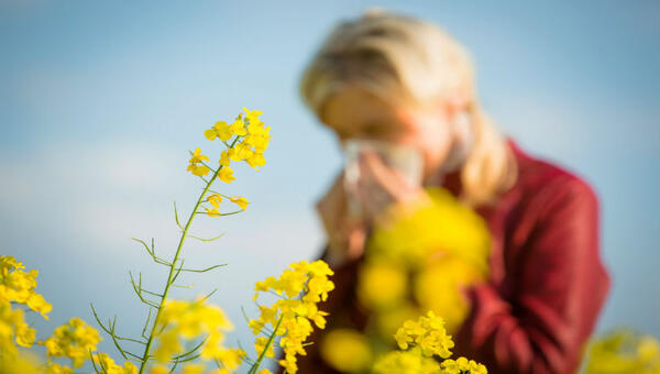 How to Manage Seasonal Allergies Naturally