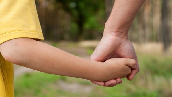 How to Practice Mindful Parenting for Strong Family Bonds