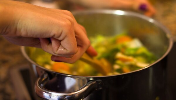How to Practice Mindful Cooking for Nourishing Meals