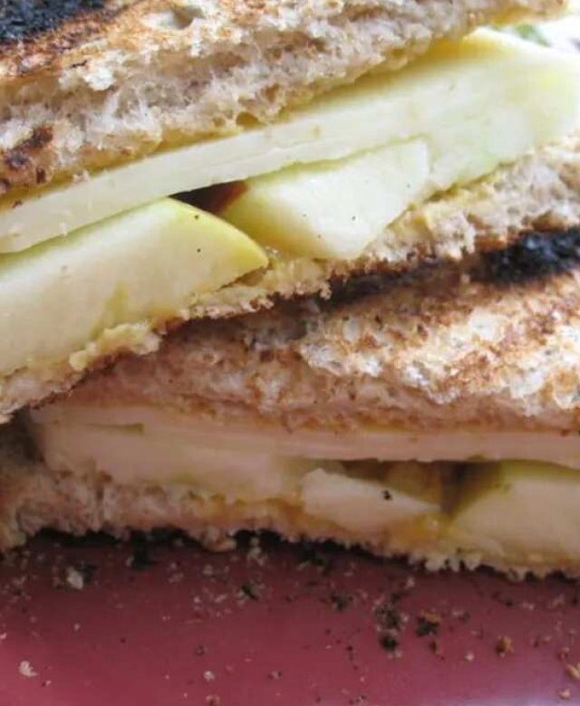 Apple-cheddar-Panini